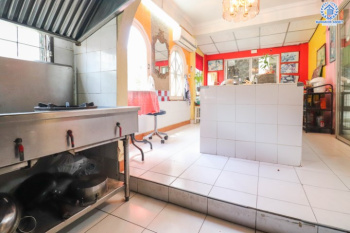 บ้านเดี่ยวทำเลโชคชัย 4 ซอย 56 หลังใหญ่พร้อมอยู่ เนื้อที่ 101 ตร.ว. พร้อมฟังก์ชันที่เหนือกว่าด้วย 5 ห้องนอน 5 ห้องน้ำ ต่อเติมเต็มทั้งหลัง บนทำเลสุดโดดเด่น! พร้อมเชื่อมต่อหลายเส้นทาง ใจกลางแหล่ง Community Mall ชั้นนำมากมาย ใกล้รถไฟฟ้าสายสีเหลือง "โชคชัย4" และทางด่วน "ฉลองรัช"